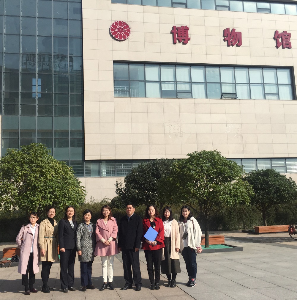 beat365中文官方网站领导赴信阳市博物馆看望实习研究生