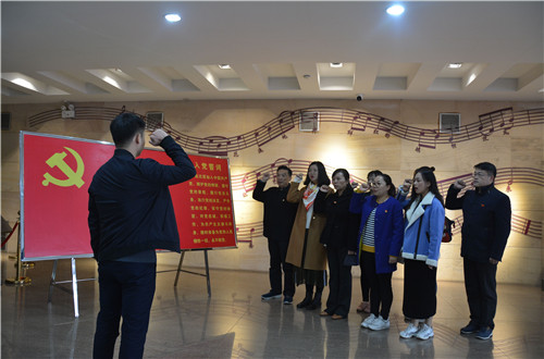 beat365中文官方网站教工一支部成功开展“缅怀先烈，不忘初心，弘扬大别山精神”主题党日活动