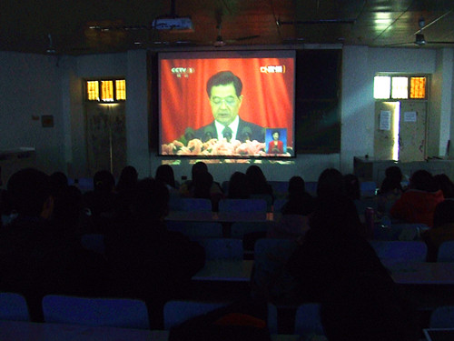 beat365中文官方网站师生喜看党的十八大开幕式直播