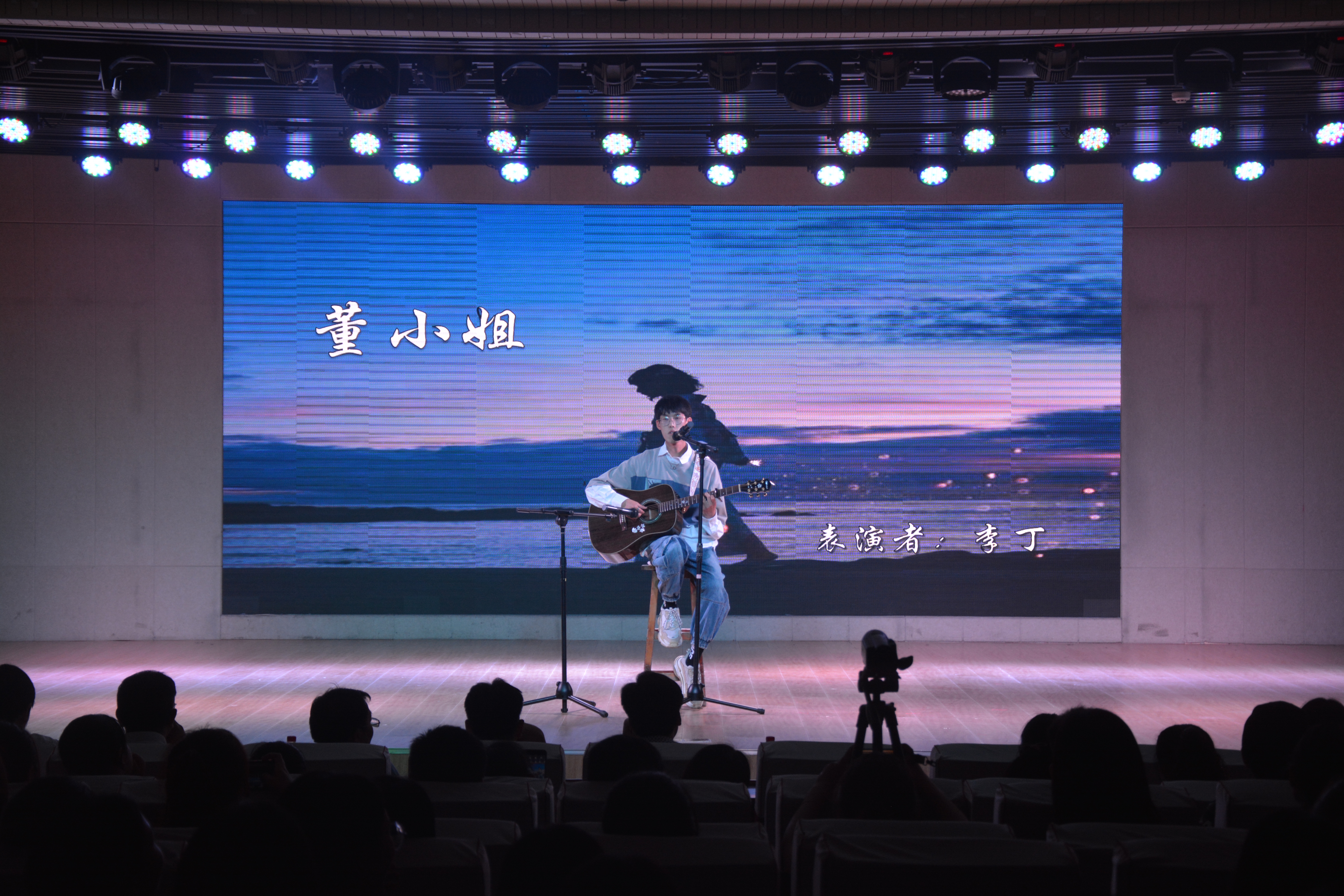beat365中文官方网站成功举办2019届优秀毕业生颁奖典礼暨欢送毕业生晚会