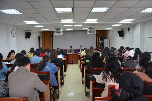 beat365中文官方网站深入学习习近平总书记在学校思想政治理论课教师座谈会上讲话精神