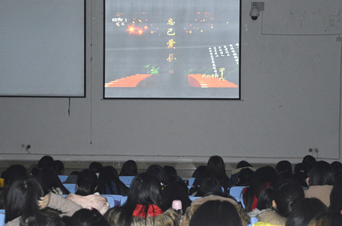 beat365中文官方网站组织学生观看2015年《感动中国》颁奖晚会