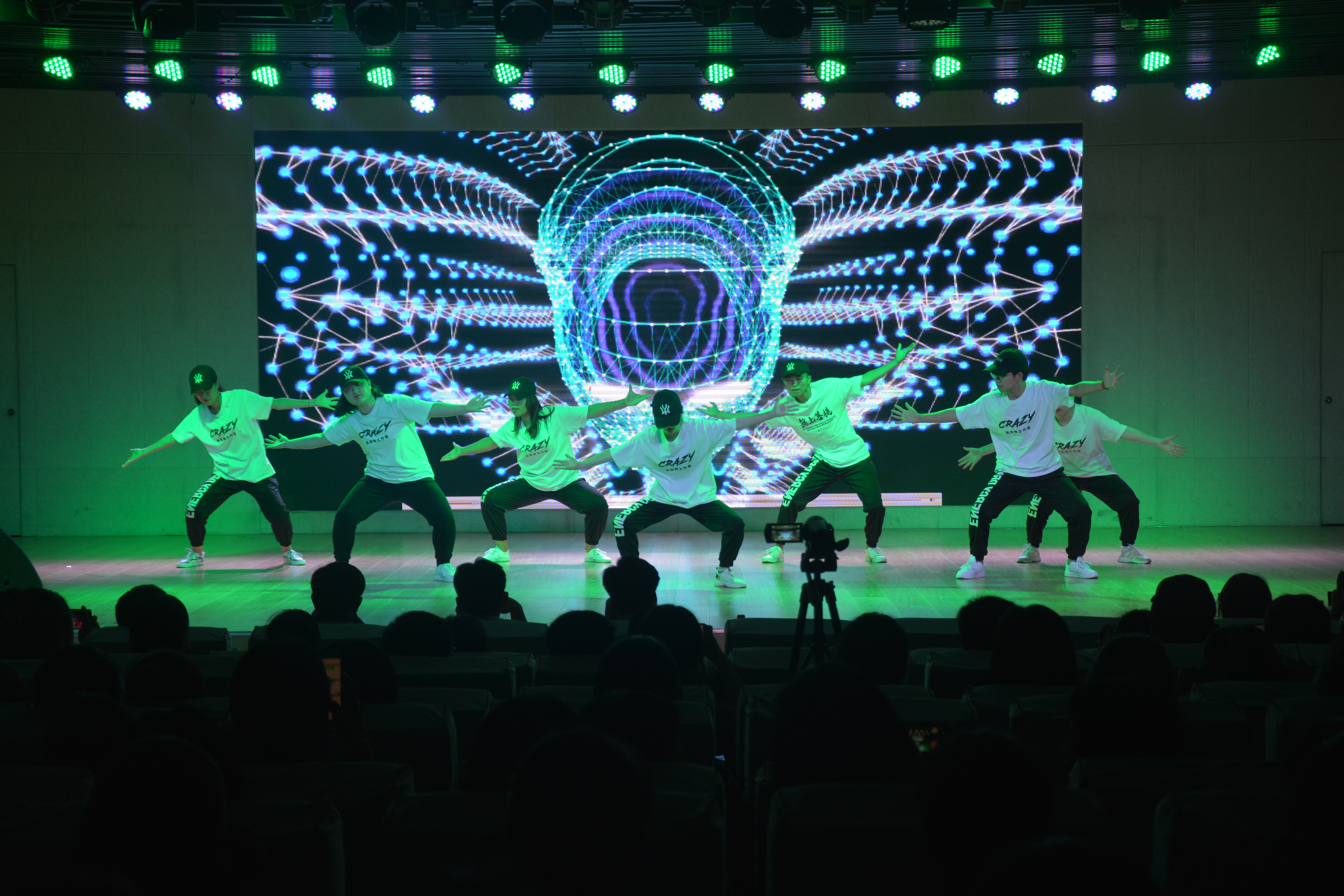 beat365中文官方网站成功举办2019届优秀毕业生颁奖典礼暨欢送毕业生晚会