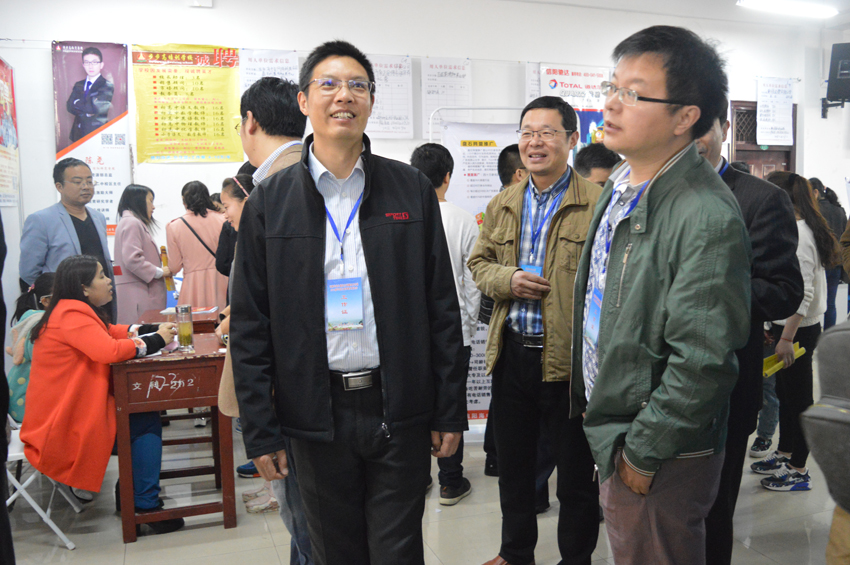 beat365中文官方网站组织毕业学子参与2016届毕业生双选会